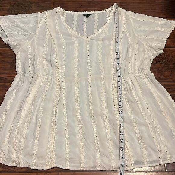 Torrid White Semi Sheer Textured V-Neck Embroidered Boho Top Cottage Core - Picture 11 of 13